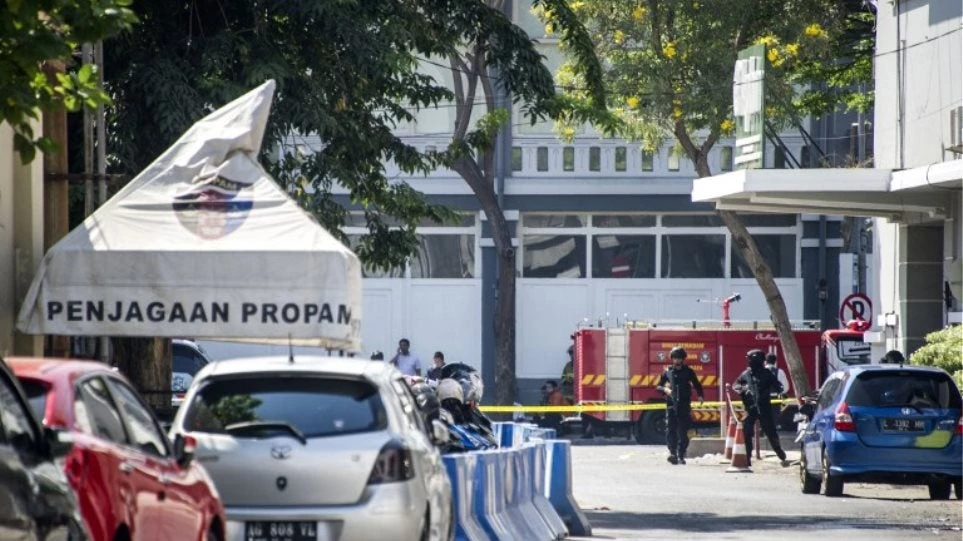 Νέα επίθεση βομβιστών-καμικάζι στο αρχηγείο της αστυνομίας στη Σουραμπάγια της Ινδονησίας